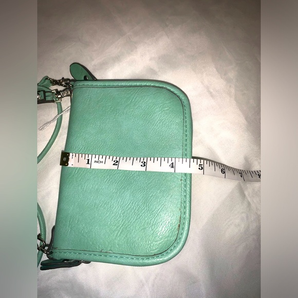 BUENO Small Wristlet Wallet Purse - Picture 8 of 9